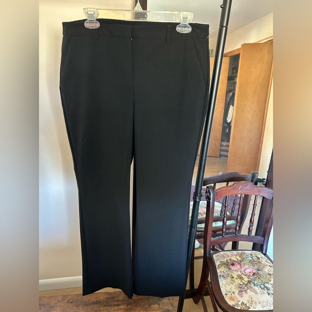 Ladies size 10 likenew Black Dress Pants by. Ellen Tracy